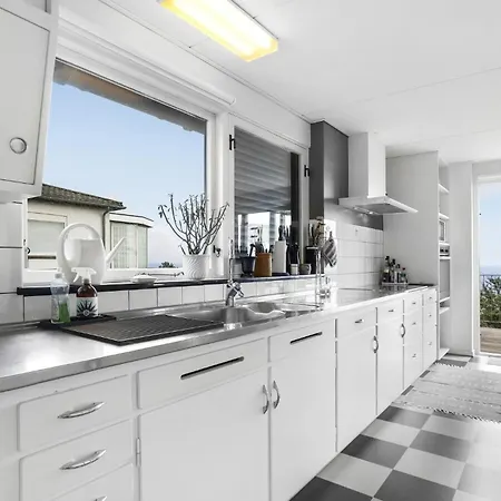 Beautiful In With House Sea View 구드옘